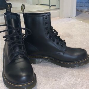 BRAND NEW NEVER WORN BLACK lace up Doc Martens